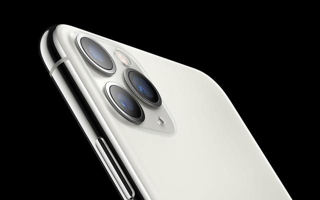 中国质量万里行@新iPhone 64GB基本不够用，果粉们被吃定的样子真的很无奈