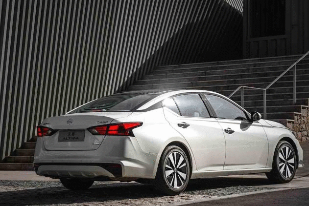 【中国质量万里行】雅阁、凯美瑞和天籁谁换代最成功？一个加价卖断货，一个却卖不动