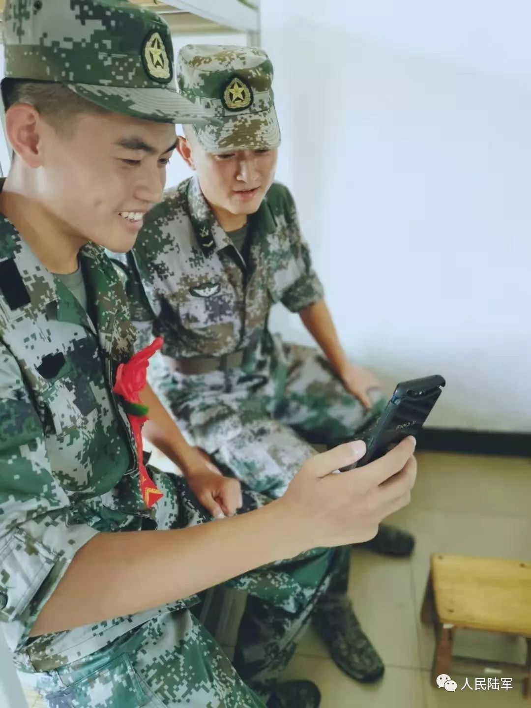 「人民陆军」给新兵家长捎个信，您孩子的新家很温暖