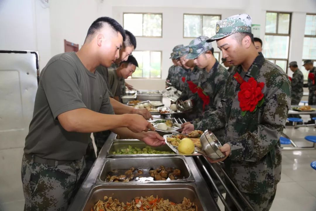 「人民陆军」给新兵家长捎个信，您孩子的新家很温暖