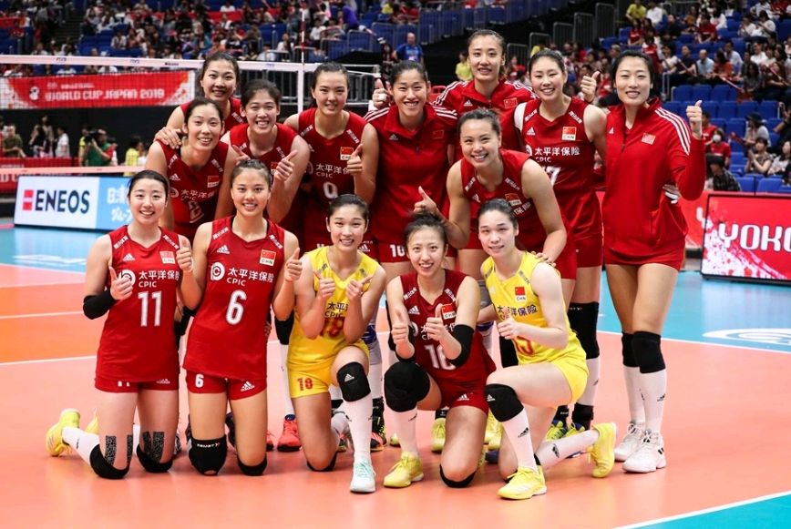 胜利之后中国女排14人大合照