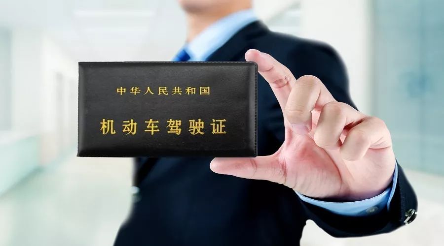 「七一网」好消息！忘带身份证也能顺利坐飞机！手机上刷码就行！