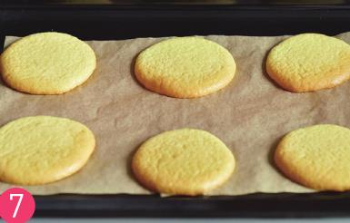 「美食与生活」网红肉松小贝，在家轻松做，满满的肉松，越嚼越香，忍不住舔手指