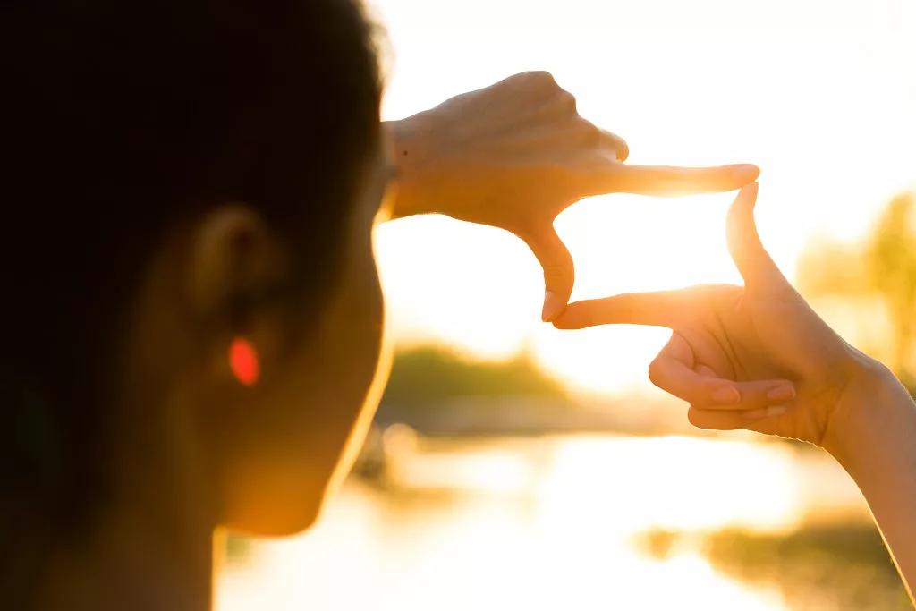 经济日报@遇事的第一反应，藏着你的见识和格局