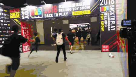 「第一财经」一个月烧掉一套房！疯狂的“盲盒”要掏空年轻人的钱包