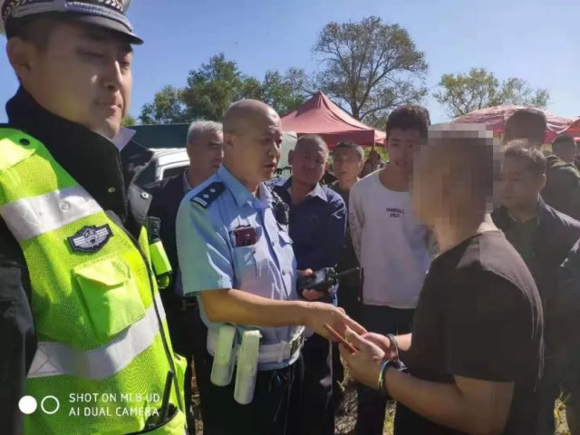 【半岛晨报】交警买了他的鱼……然后罚款7000，并将他拘留20天！