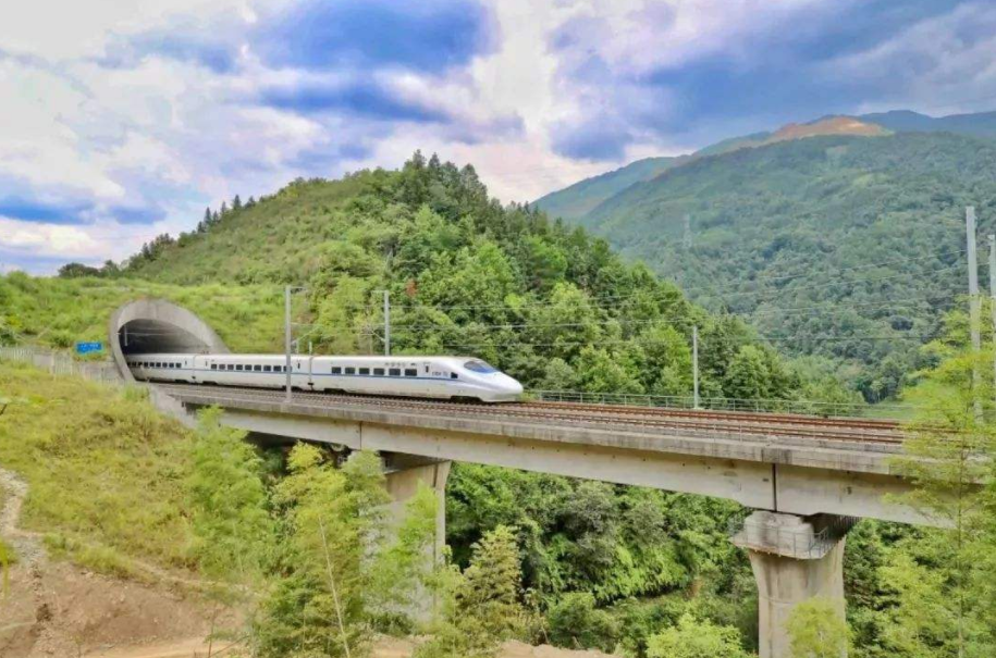 广西灵山县恭喜了!238亿高铁项目已提上日程,崛起有望!