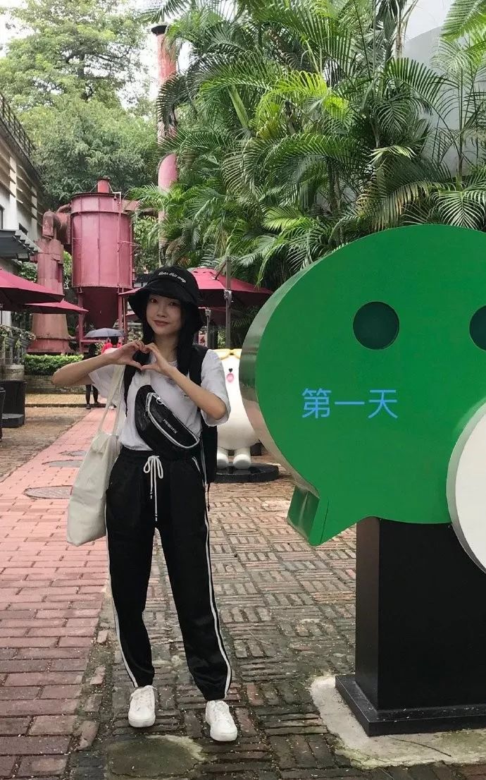 8月15日,张若兰带着这份漏洞百出计划书来到广州微信大楼,求见微信总