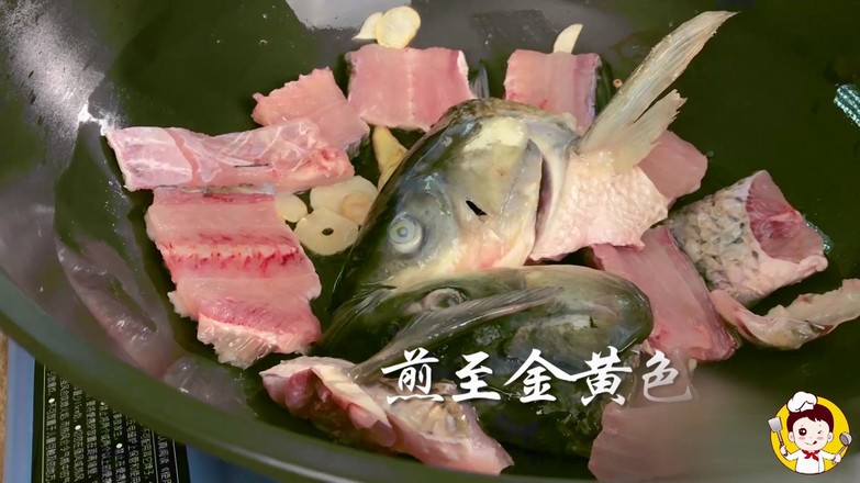 美食杰一食一刻■爱吃鱼的小可爱要注意了，教你一招，鱼刺卡喉咙里，让它自己出来