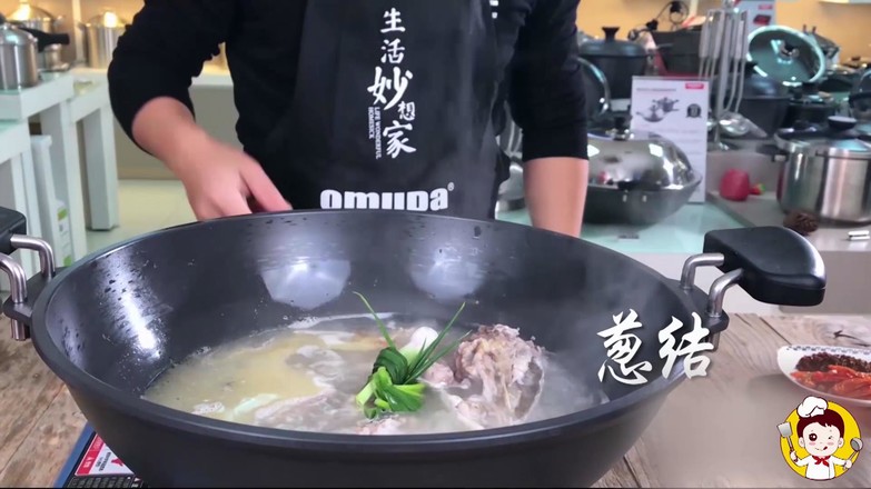 美食杰一食一刻■爱吃鱼的小可爱要注意了，教你一招，鱼刺卡喉咙里，让它自己出来