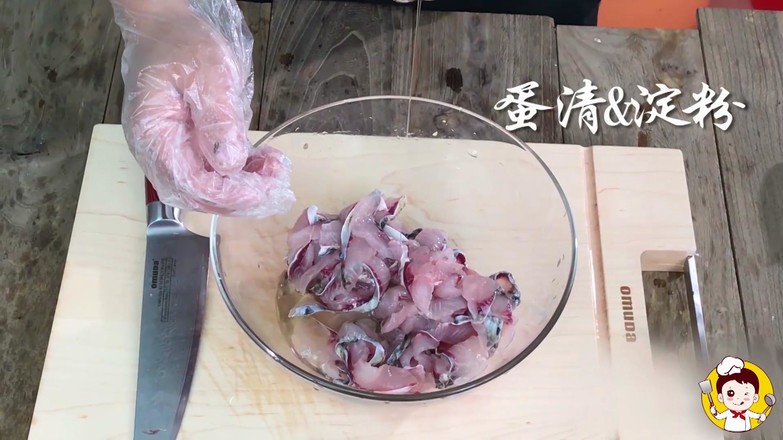 美食杰一食一刻■爱吃鱼的小可爱要注意了，教你一招，鱼刺卡喉咙里，让它自己出来