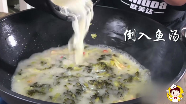 美食杰一食一刻■爱吃鱼的小可爱要注意了，教你一招，鱼刺卡喉咙里，让它自己出来