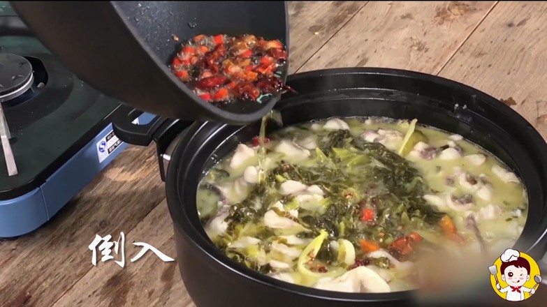 美食杰一食一刻■爱吃鱼的小可爱要注意了，教你一招，鱼刺卡喉咙里，让它自己出来