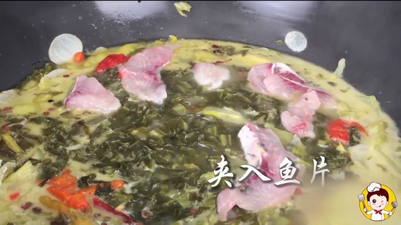 美食杰一食一刻■爱吃鱼的小可爱要注意了，教你一招，鱼刺卡喉咙里，让它自己出来