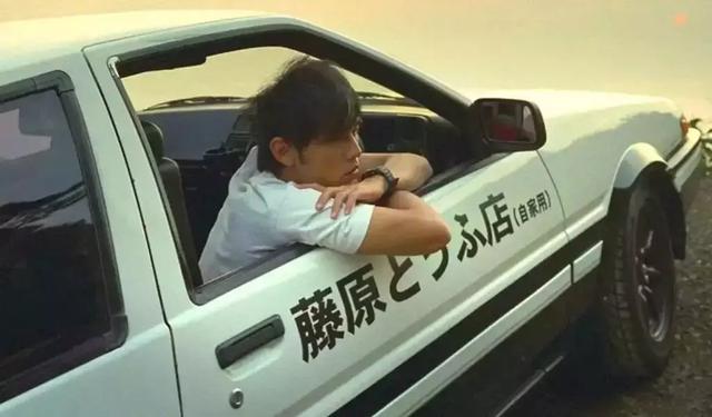 听着周杰伦的说好不哭缅怀一下头文字d那些逝去的传奇