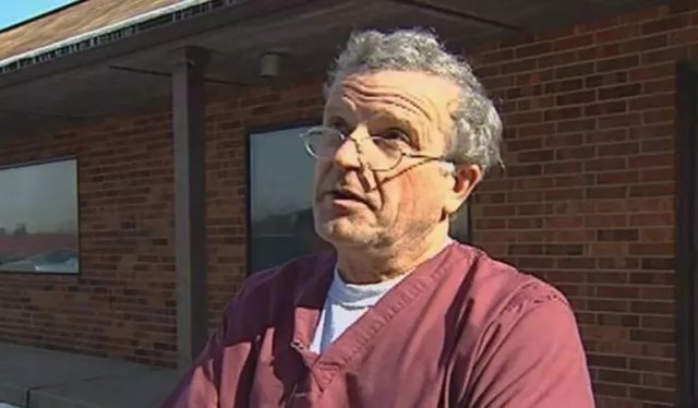 「半岛晨报」妇科医生去世后，家中搜出2000多具尸体