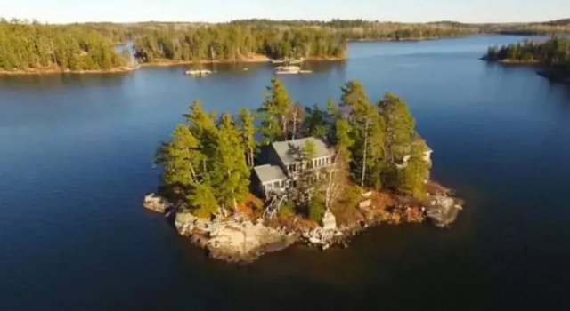 【半岛晨报】女子买下网红小岛度假遇袭！凶手竟然是……