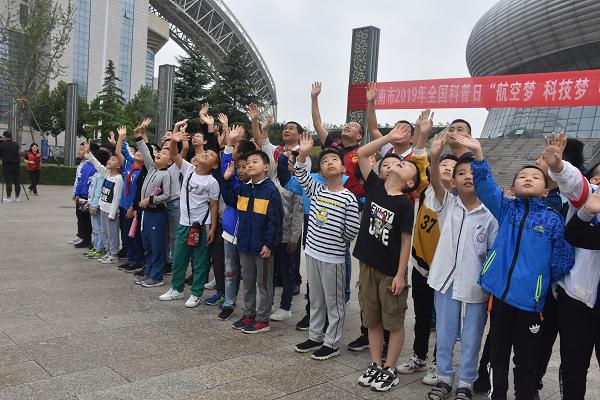 #陕西科技传媒#渭南举办航空飞行体验网络直播活动