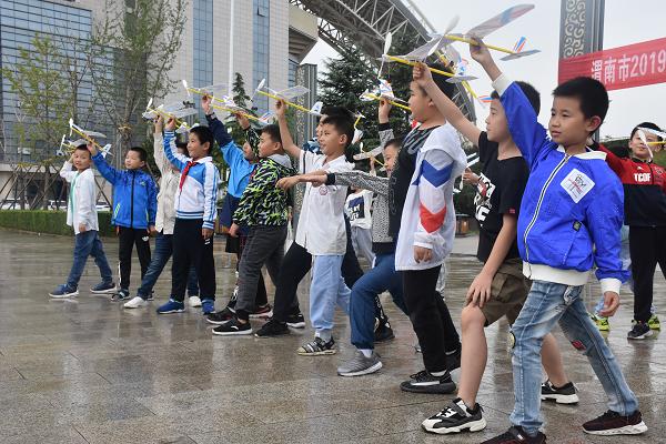 #陕西科技传媒#渭南举办航空飞行体验网络直播活动