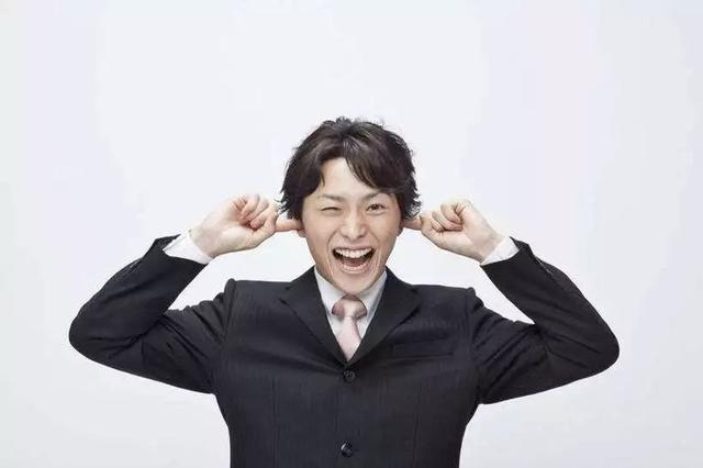 晶报@“啪”的一声，13岁女孩右耳瞬间聋了……这个游戏很多孩子都在玩