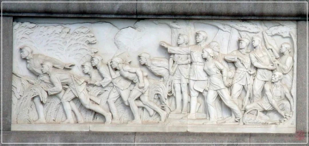 日伪军228万人△1938年11月3日,新四军战士在马家园战斗中打击敌人