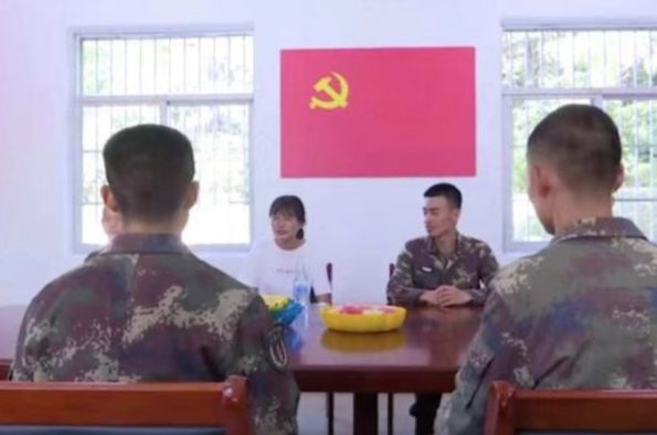 [人民日报]一起酸！火箭军送给“月饼女孩”的，原来是……