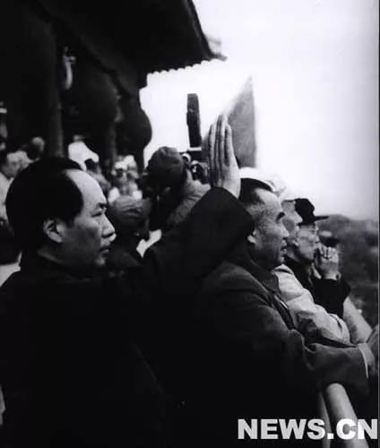 中国经济网■感动到无法言喻！彩色4K修复版开国大典将亮相银屏