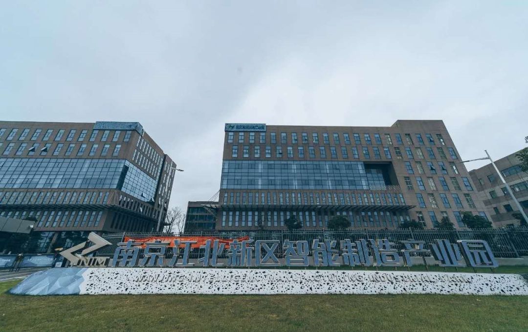 这里完全超乎我的想象网络名人在新区这样说