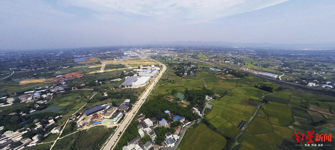 中国中车成都轨道交通产业园所在地 石板滩土地平整前 徐悟摄9月19