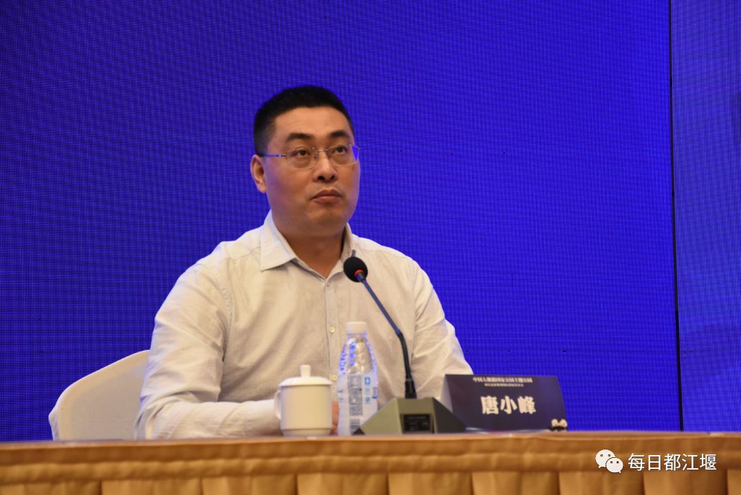 发布会上,唐小峰表示,中国大熊猫国家公园主题公园规划方案应紧紧围绕