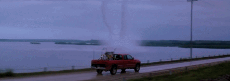 差评■为了拍龙卷风，这群摄影师连命都不要了