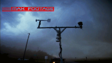 差评■为了拍龙卷风，这群摄影师连命都不要了