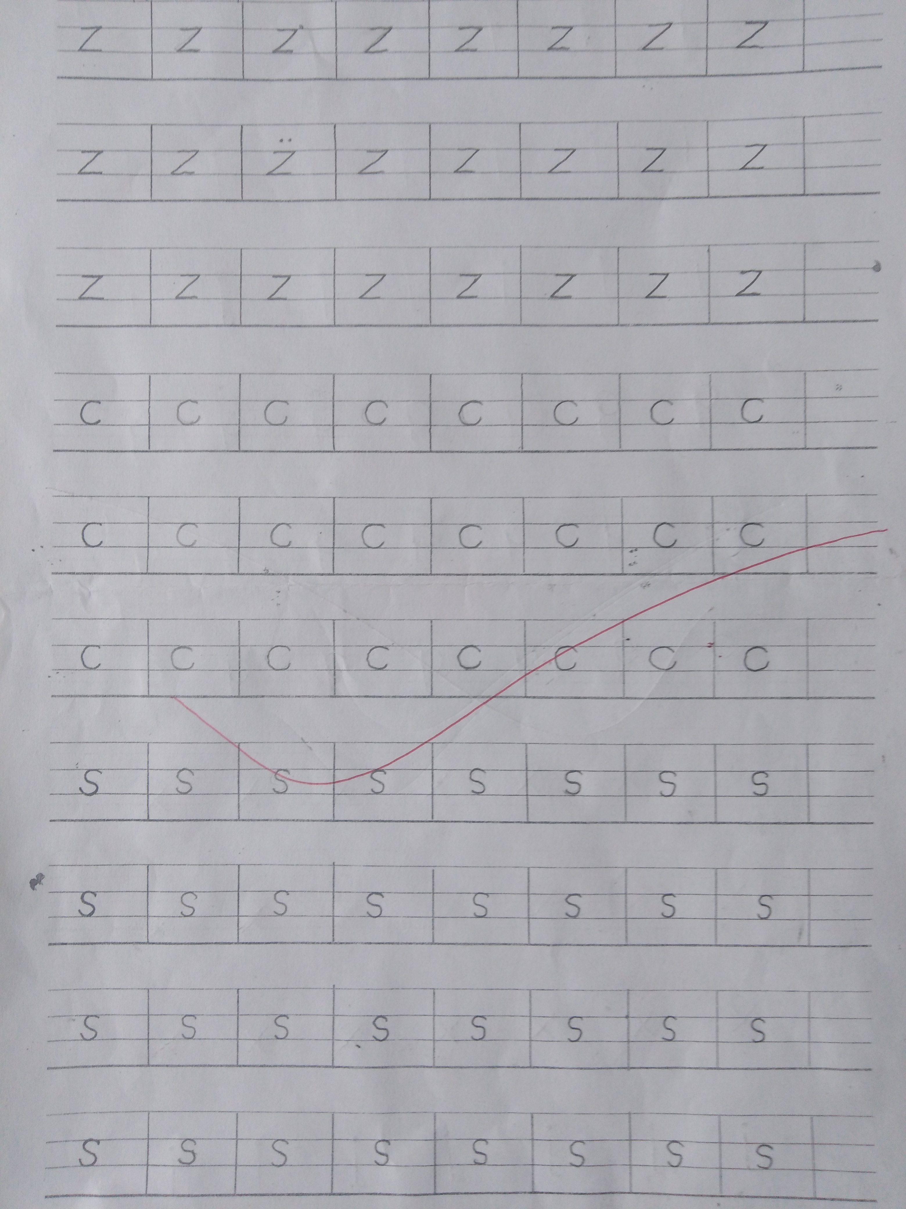小学教育很好玩@开学才两周，一年级小学生就写出了“印刷体”，家长：严师出高徒