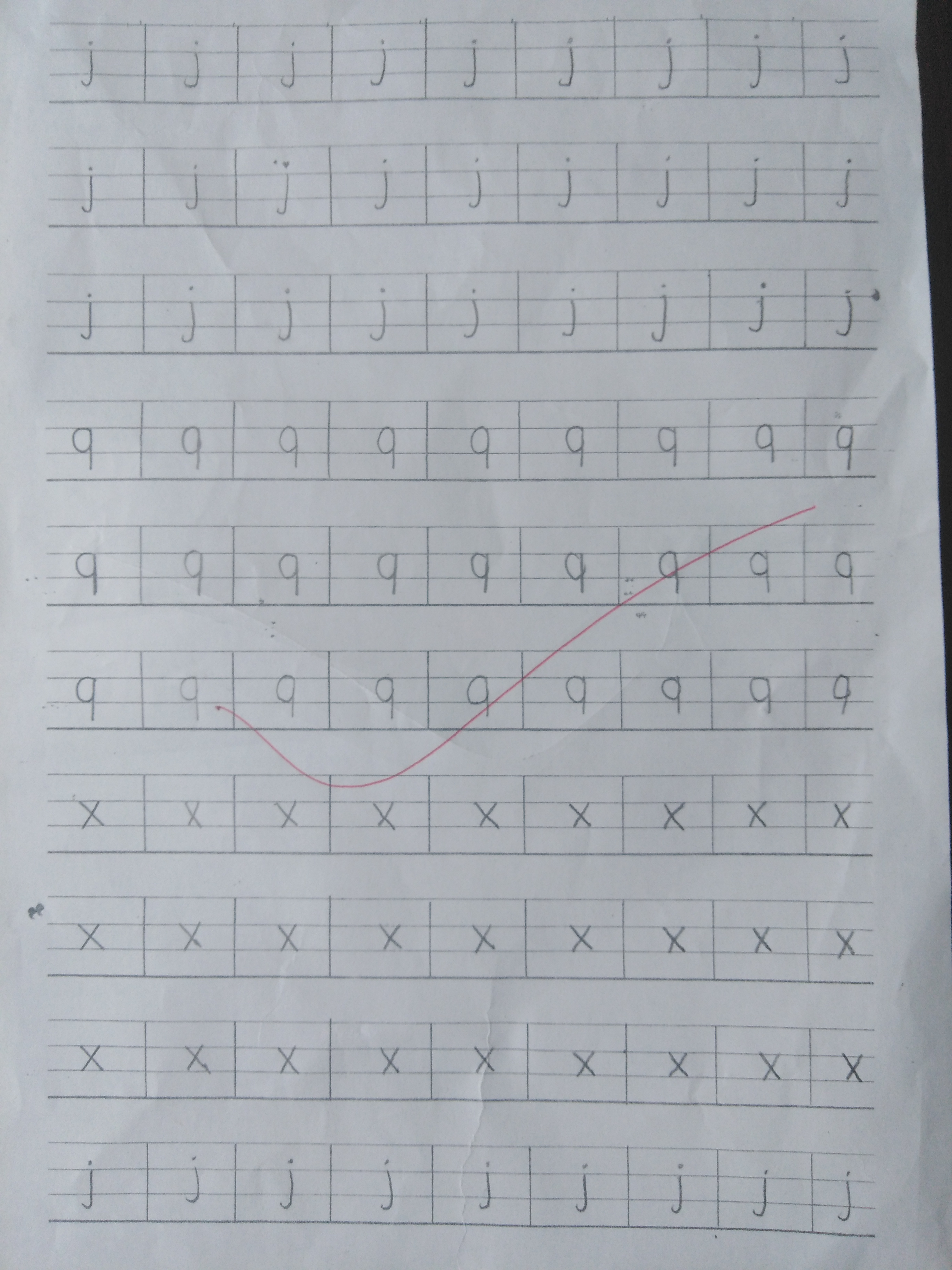 小学教育很好玩@开学才两周，一年级小学生就写出了“印刷体”，家长：严师出高徒