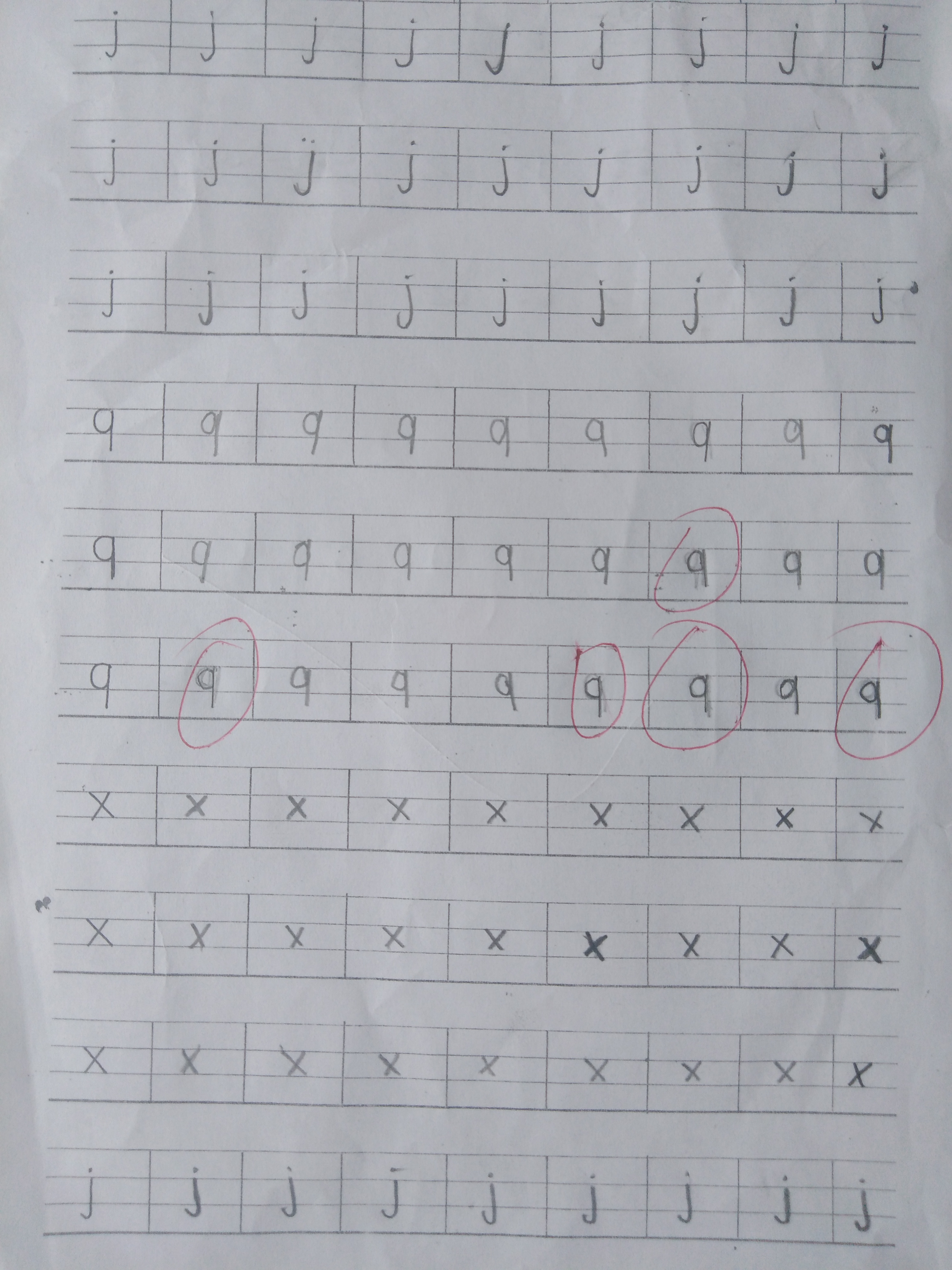 小学教育很好玩@开学才两周，一年级小学生就写出了“印刷体”，家长：严师出高徒