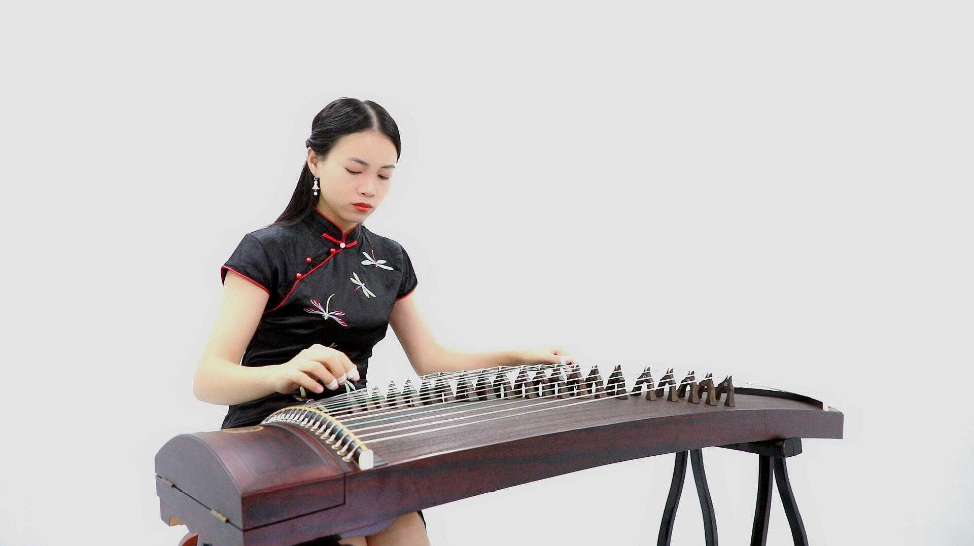 古筝演奏王杰心痛剧悲曲泣弦音悲凉听着听着泪如泉涌