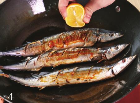 【美食与生活】秋刀鱼这样做好吃又下酒，香辣入味，鲜嫩香酥，比烤的还好，真香