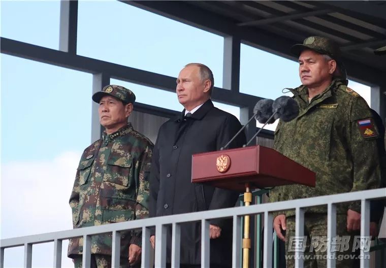 环球时报@猝不及防，解放军新式迷彩服就这么曝光了！