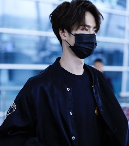 「Seven聊时尚」经常被黑的他们，出门依旧笑这么甜，衣服搭配依旧这么时尚帅气！