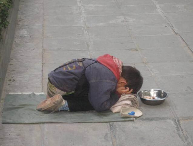 街边小乞丐图片