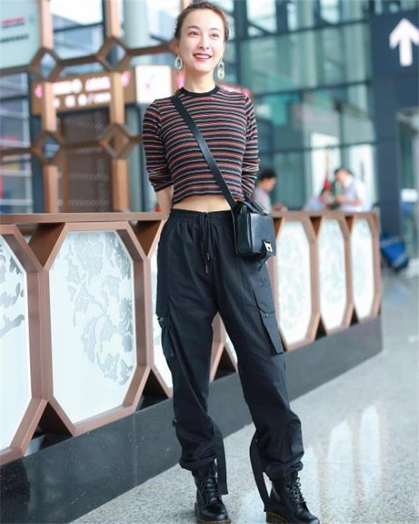 「Seven聊时尚」吴昕穿衣打扮越来越给力，双麻花辫时尚减龄，工装裤显高又帅气！