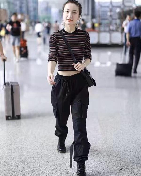 「Seven聊时尚」吴昕穿衣打扮越来越给力，双麻花辫时尚减龄，工装裤显高又帅气！