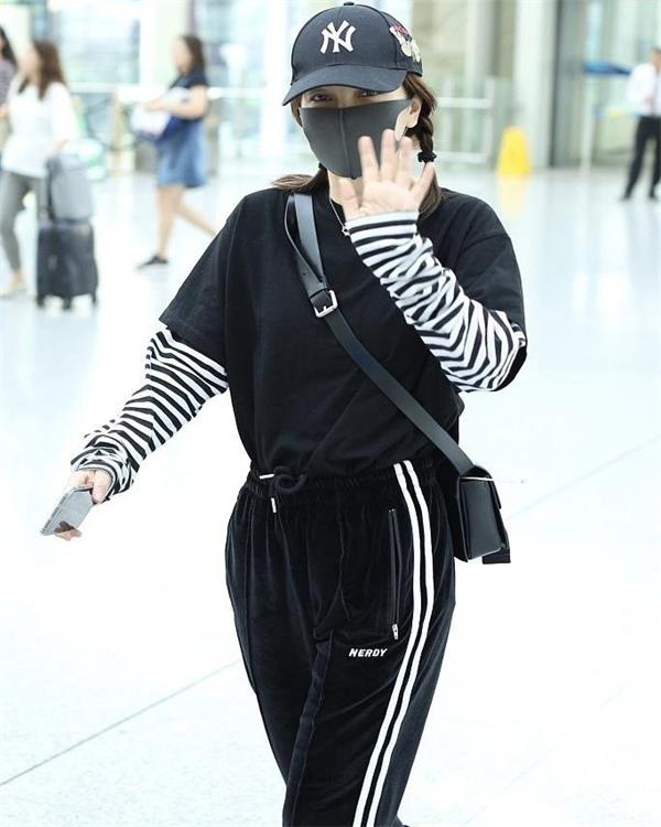 「Seven聊时尚」吴昕穿衣打扮越来越给力，双麻花辫时尚减龄，工装裤显高又帅气！