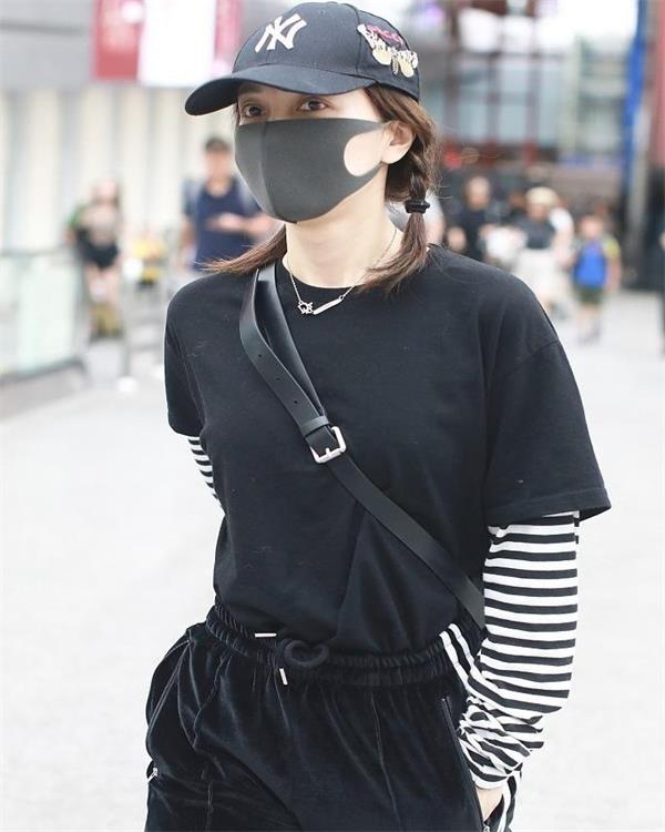 「Seven聊时尚」吴昕穿衣打扮越来越给力，双麻花辫时尚减龄，工装裤显高又帅气！