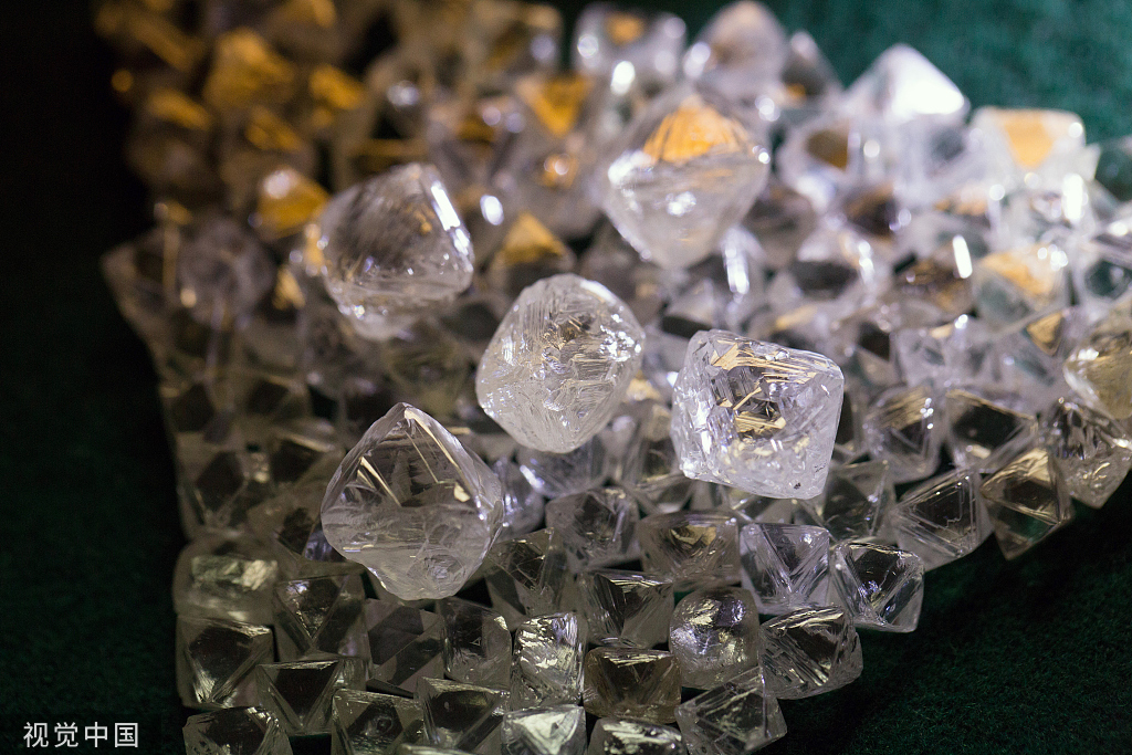 「经济日报」科学家造出有史以来最黑材料 能让钻石秒变“黑洞”