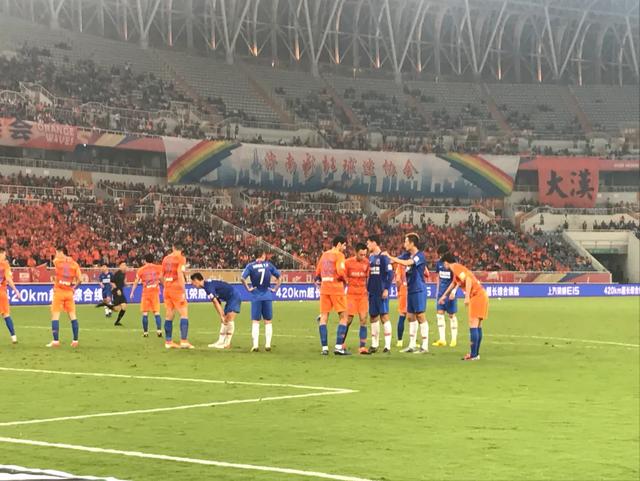 体坛球真相■申花这个“篮球挡拆”战术，鲁能务必100%研究，贴不住金信煜