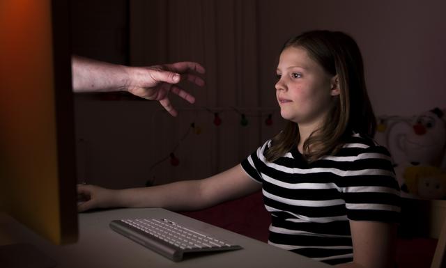 [英国报姐]他们伪装成小姑娘，专抓恋童癖