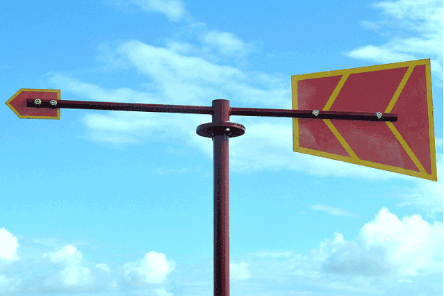 小美:大潘,除了跟我作对你还会什么?大潘:不对,是东南风!