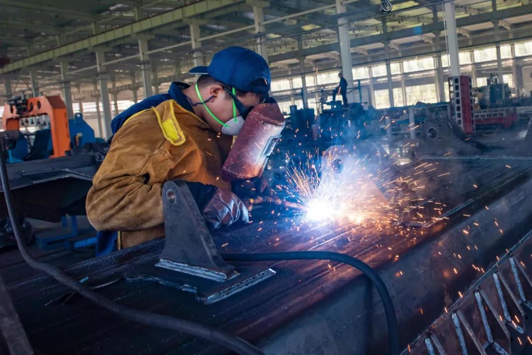 「国是直通车」中国制造业如何走出“利比纸薄”？