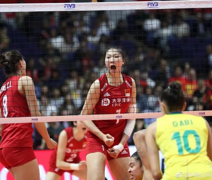 交汇点客户端■六连胜！中国女排3:2逆转巴西